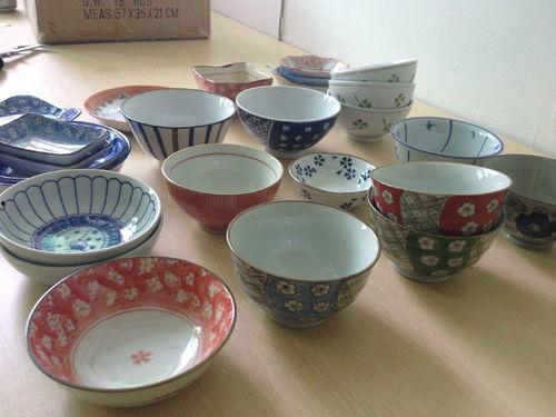 手捏日韩餐具的视频,体验传统美食文化的细腻魅力