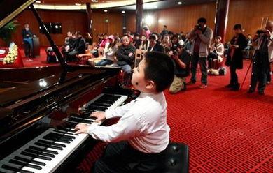 日韩杯钢琴比赛视频直播,指尖舞动，奏响青春旋律